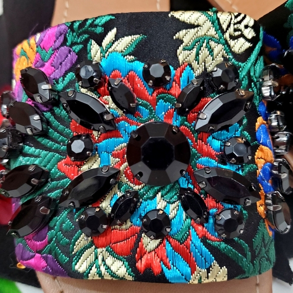 ‼️CLEARANCE‼️ 🍟 Gorgeous Express jeweled slides size 7 🍟 - Picture 6 of 8